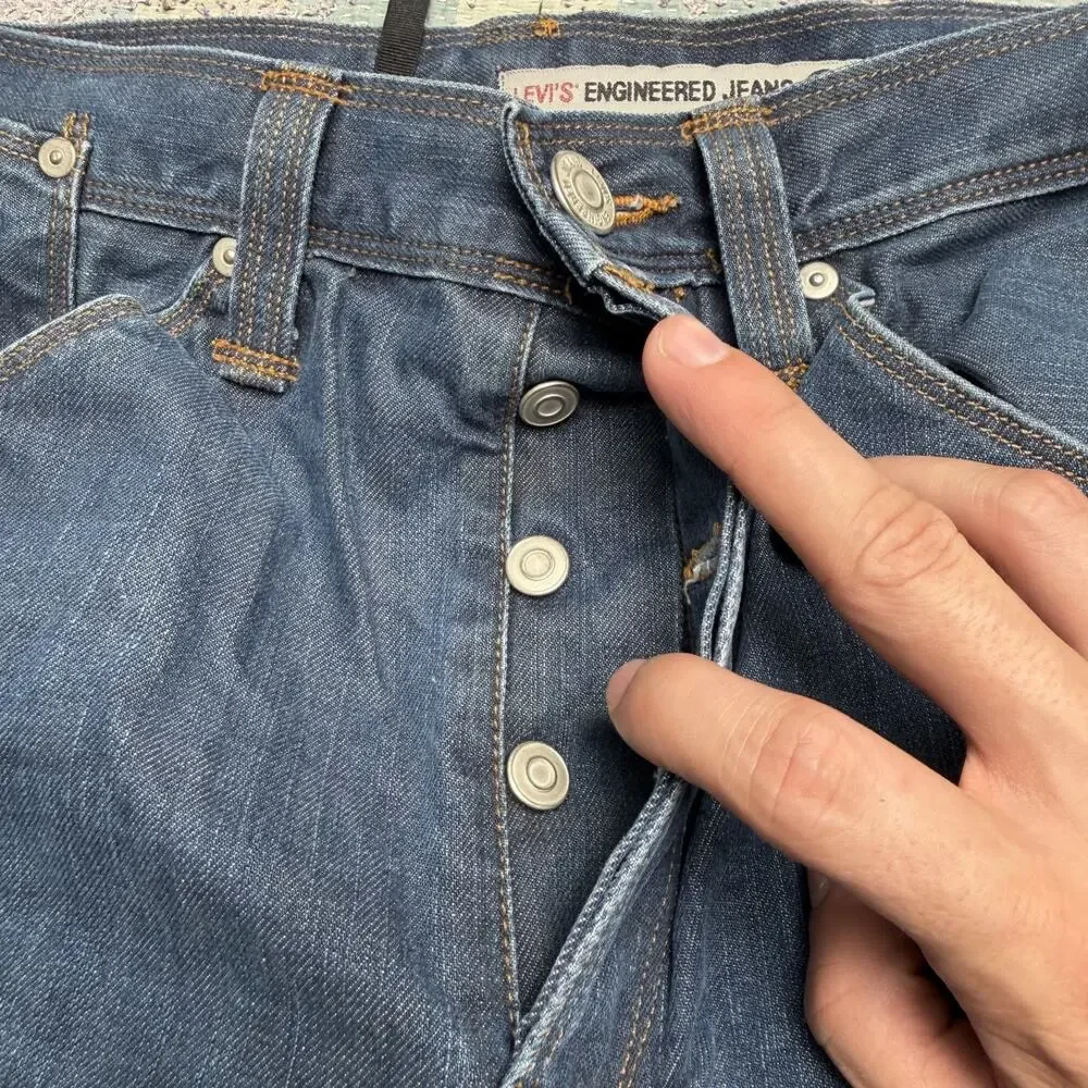 Vintage Levis Engineered Jeans Mens Blue Dark Wash Twisted Hemmed Fits 35x28